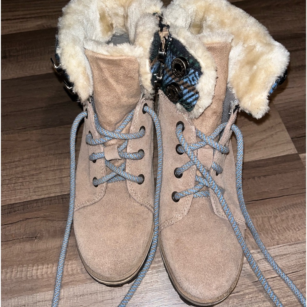 Brown fur Anne Klein boots